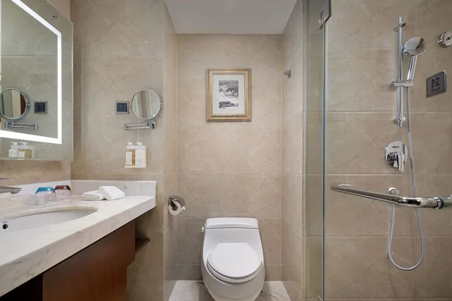 غرفة بريميوم بسرير كينج، Holiday Inn Chengdu West Century City 8/8