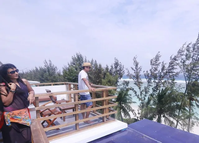 Ripple Beach Inn، Male 26/50