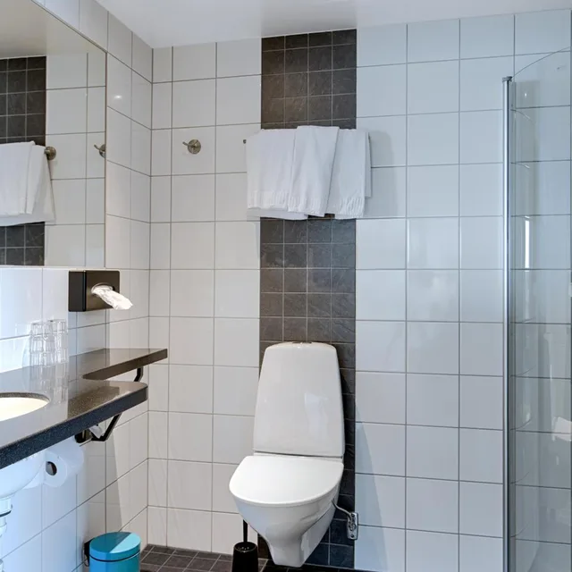 غرفة بسرير مزدوج أو سريرين منفصلين بشرفة، Bohusgarden Hotell & Konferens 4/5