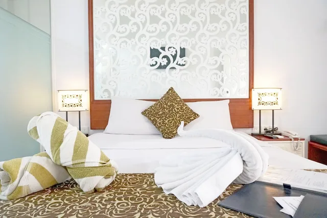 Standard, Queen Bed, Samsara Inn 4/8