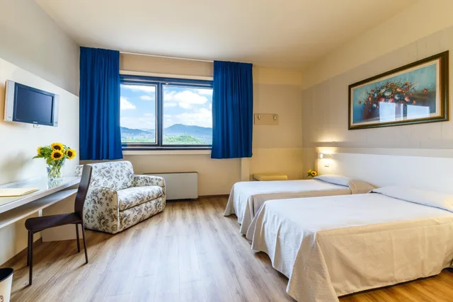 غرفة ثلاثية، Hotel Country Club 1/10