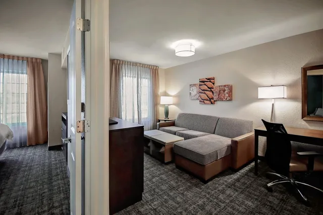 جناح بسرير كوين بغرفة نوم واحدة بحوض استحمام لذوي الإعاقة، Staybridge Suites Holland 2/5