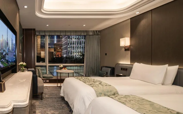 Superior Garden View Twin Room, Oriental Riverside Hotel Shanghai International Convention Center 3/5