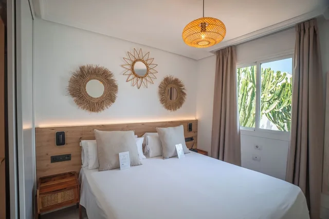 شقة بسريرين منفصلين بإطلالة على المسبح بغرفة نوم واحدة مع أريكة، ARENA BEACH HOTEL 2/10