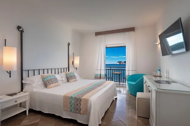 Superior, Queen Bed, Sea View, Balcony, El Faro Hotel 2/8