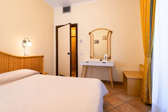 Junior Suite, Triple, Double and Twin Beds, Hotel Ristorante Il Ceppo 2/5