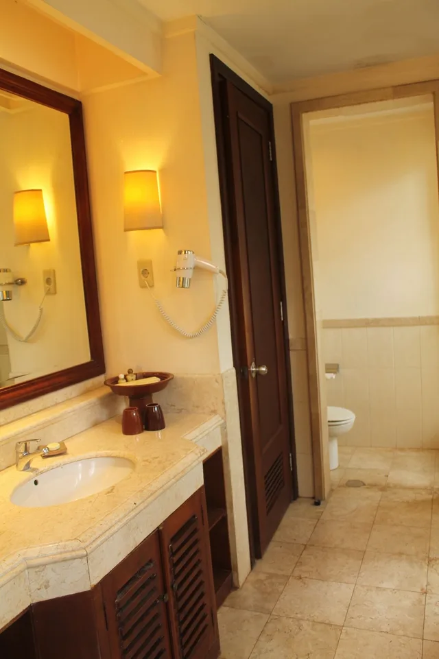 غرفة تنفيذية بسرير كينج، Laras Asri Resort And Spa 3/3