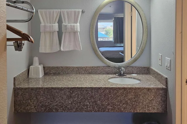 استوديو بسرير كوين، Rodeway Inn & Suites Rancho Mirage - Palm Desert Area 6/8