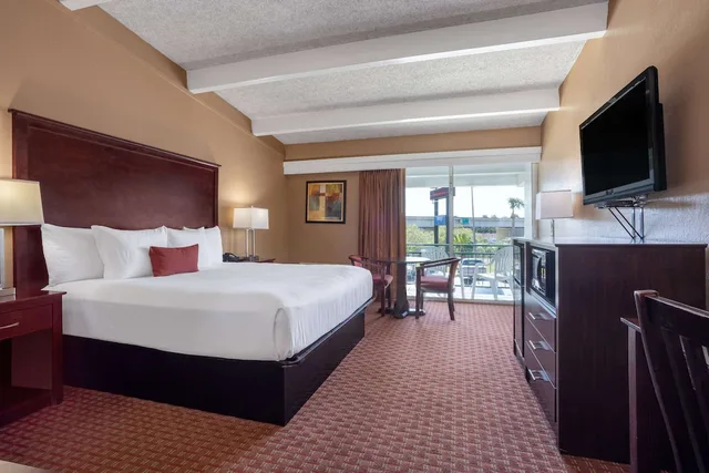 غرفة بسرير كينج، Travelodge By Wyndham Lakeland 3/10