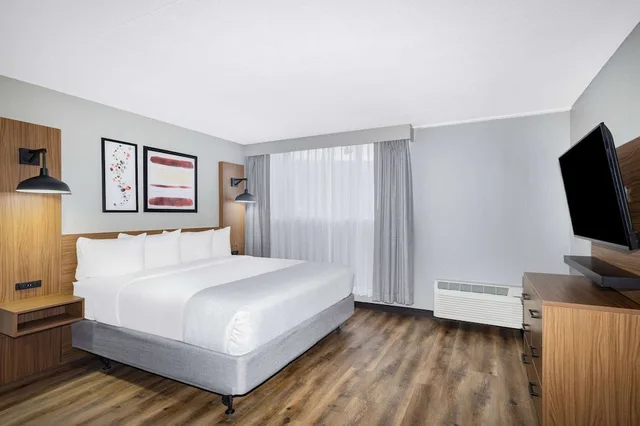 غرفة بسرير كينج، Hawthorn Suites by Wyndham Wichita Airport 1/4