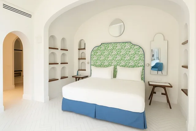 Comfort, 1 King and 1 Single Beds, Lateral Side Sea View، Grand Hotel Europa Palace 3/9