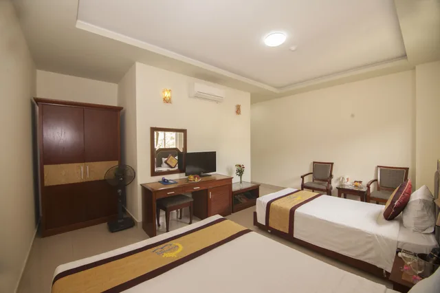 غرفة قياسية ثلاثية بسرير مزدوج وسرير فردي، Hai Long Hotel 2/5