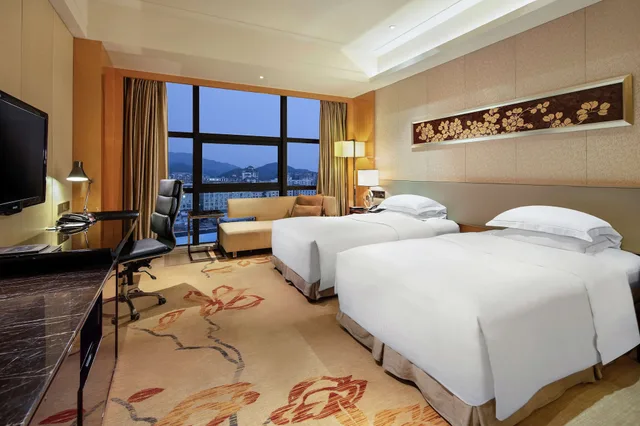 غرفة تنفيذية بسريرين منفصلين مع دخول صالة النادي، Hilton Guangzhou Baiyun Hotel 8/10