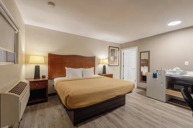 غرفة قياسية بسرير كينج، Suburban Studios Near Mesa Verde 7/8
