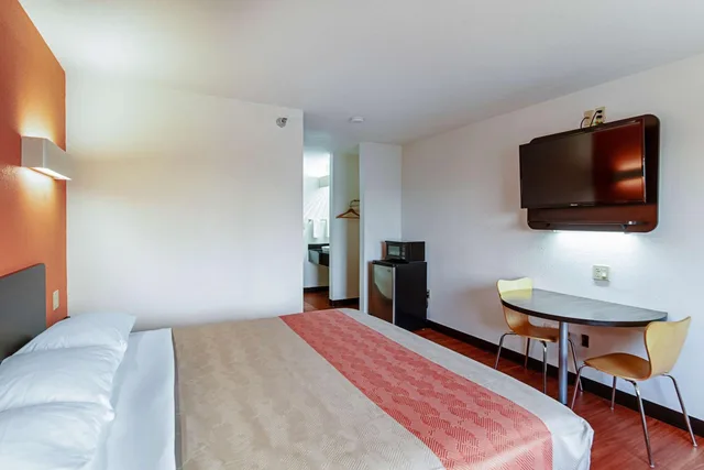 1 Full Bed - Non-Smoking, Micfridge، Motel6 Lebanon, IN 2/10