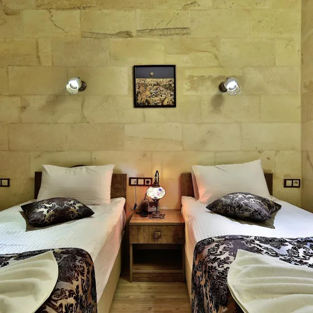 Stone, Twin Beds، Yusuf Bey House 4/10