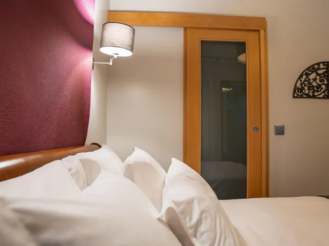 غرفة بسرير مزدوج بإطلالة على المدينة بشرفة، Guest House Douro 2/4