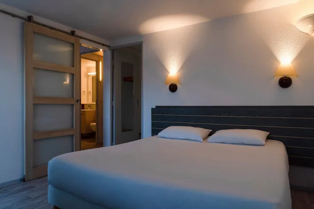 Family Suite, 1 Double and 3 Single Beds، Inter Hotel Morlaix Ouest 1/6