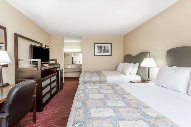 Room, 2 Double Beds, Ramada by Wyndham Altamonte Springs Near I-4 1/1