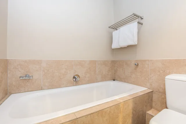 2 Bedrooms, Deluxe, Apartment, Queen and Twin Beds, Beach Front, Harbour View، Point Waterfront 8/8