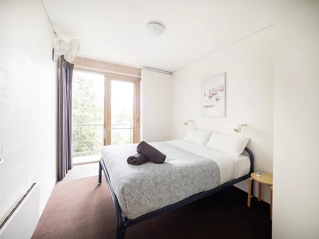غرفة بسرير كوين بحمام مشترك، YHA Apollo Bay Eco 2/2
