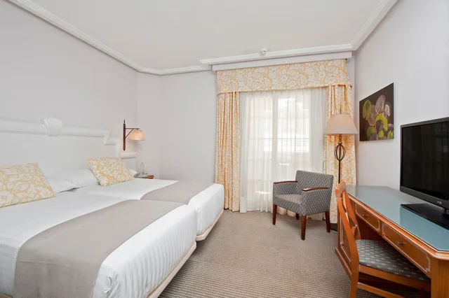 غرفة بريميوم بسرير كوين بإطلالة، Melia Atlantico Isla Canela 1/8