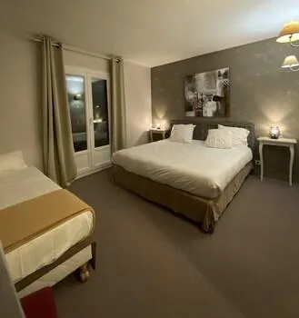 غرفة سوبيريور ثلاثية بسرير كوين، Logis Hotel Medieval, Montelimar Nord 1/1