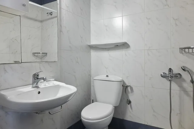 غرفة ثلاثية بسرير مزدوج وسرير فردي، Pearl Hotel 8/8