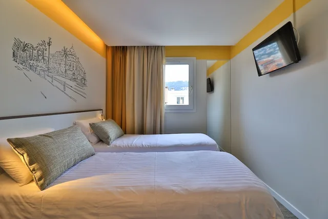 غرفة قياسية بسريرين منفصلين، Hotel du Pin Nice Port 2/4