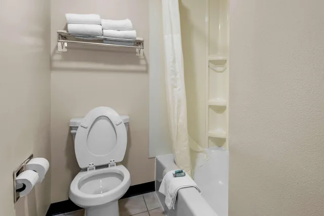 2 Bedrooms, Suite, 2 Queen Beds, Exterior Entrance، Best Western Lee's Motor Inn 6/6
