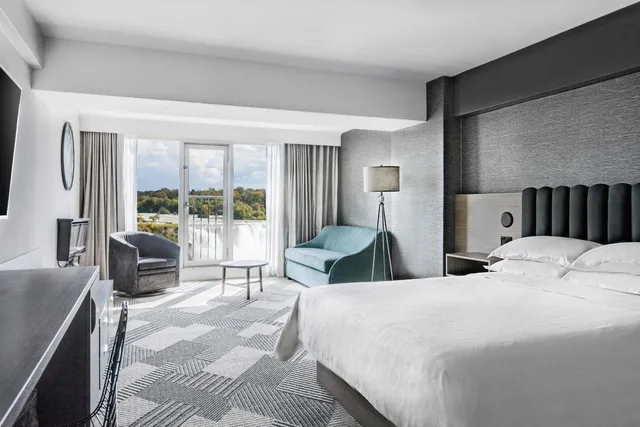 Room, King Bed, Falls View, Sofa, French Balcony، Sheraton Fallsview Hotel 1/5