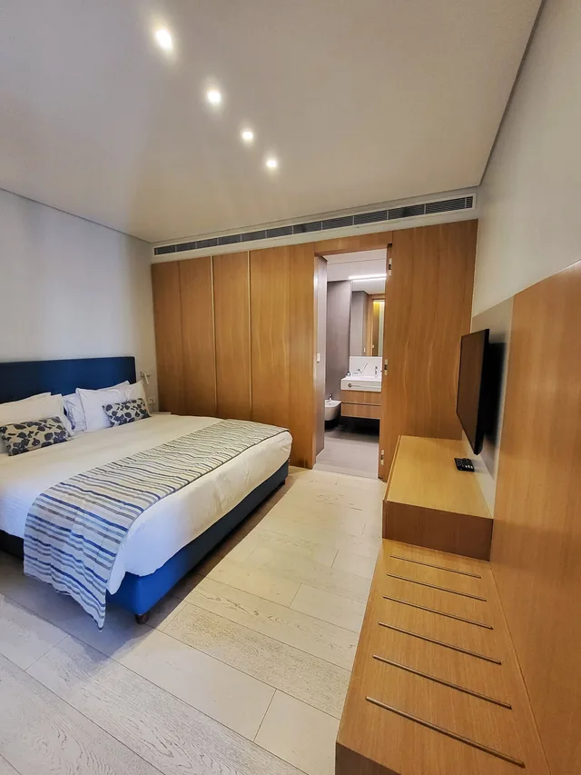 جناح بزنس ديلوكس بسرير كينج بشرفة، Monot Suites Beirut 1/4