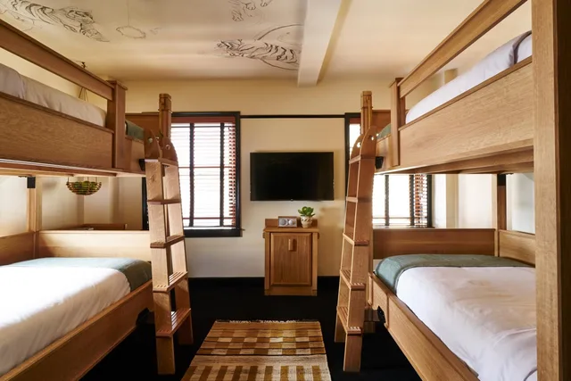 Private Quad, Bunk Bed, Freehand New York 2/4