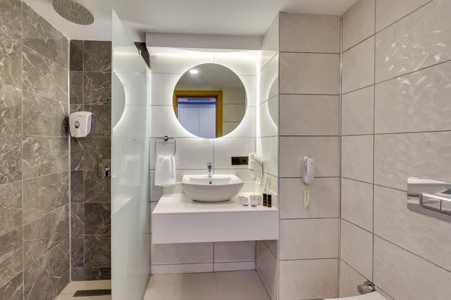 غرفة قياسية بسرير مزدوج بشرفة، Royal Asarlik Beach Hotel 5/5