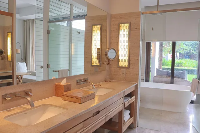 غرفة بسريرين منفصلين بإطلالة على البحر، Hyatt Regency Danang Resort And Spa 9/10