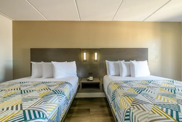 Deluxe, 2 Queen Beds, Kitchenette, Smoking, Motel6 Stockbridge, GA - Hwy 138 W 2/7