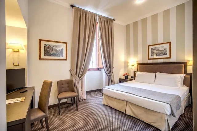 غرفة كلاسيكية بسرير مزدوج أو سريرين منفصلين بإطلالة على المدينة، Colonna Palace Hotel 1/2
