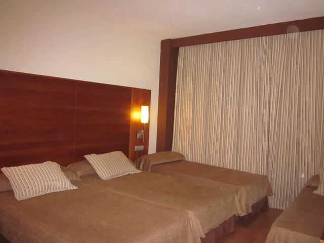 غرفة قياسية ثلاثية، Hotel Bs Capitulaciones 1/1