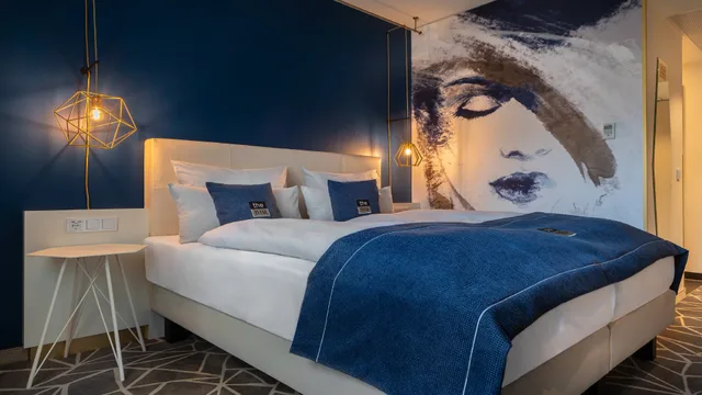 غرفة قياسية بسرير كوين لذوي الإعاقة، Holiday Inn - the niu, Ridge Halle Central Station, an IHG Hotel 2/9