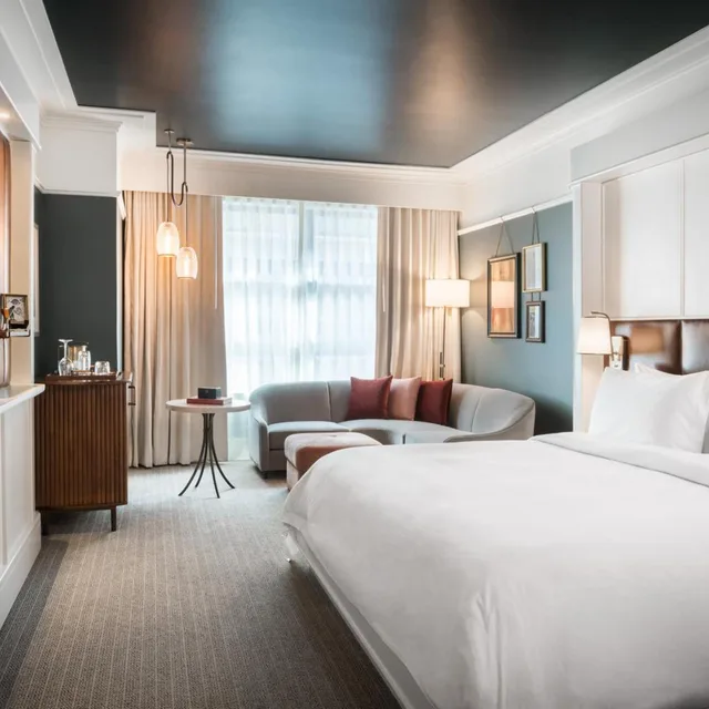 غرفة غراند سوبيريور كبيرة بسرير كينج، PERRY LANE HOTEL, A LUXURY COLLECTION HOTEL, SAVANNAH 1/3