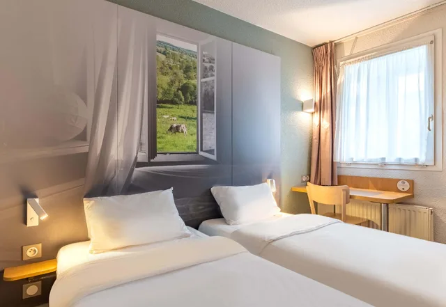 غرفة قياسية رباعية بسرير مزدوج وسريرين منفصلين، B&B HOTEL Dieppe 1/1