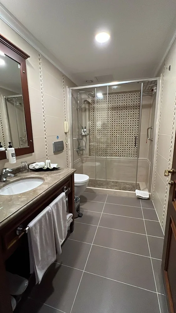 غرفة عائلية رباعية بسرير كوين مع أريكة، Glk Premier Regency Suites And Spa 7/10