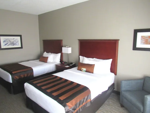 غرفة بسريرين مزدوجين، Wingate by Wyndham Shreveport Airport 2/3