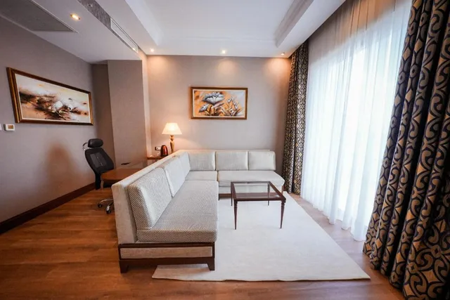 Junior Suite, King Bed, Wellborn Luxury Hotel 4/10