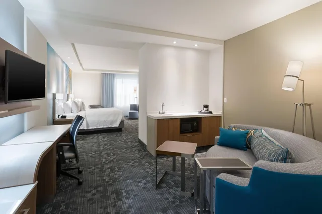 جناح بسرير كينج مع أريكة، COURTYARD HOUSTON KATY MILLS 3/4