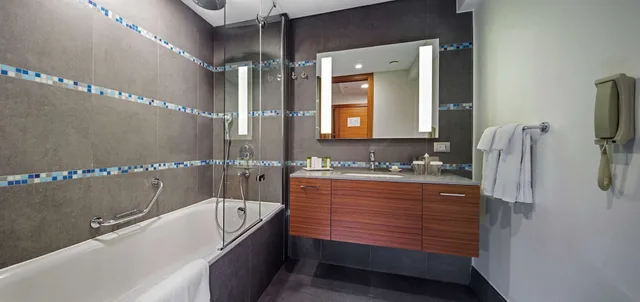 Room, King Bed, Sea and City View، Doubletree By Hilton Kusadasi 10/10