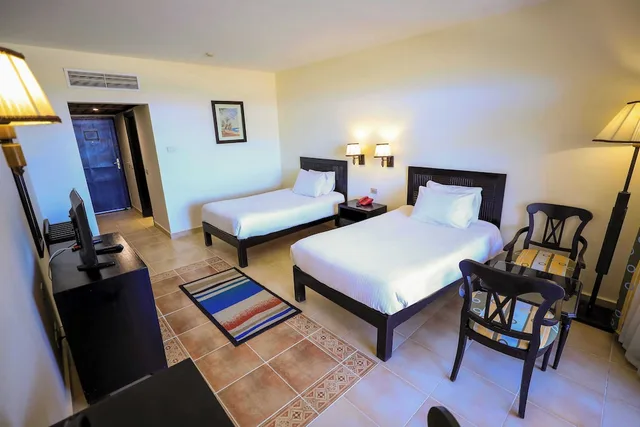 غرفة سوبيريور بسرير كينج وسرير كوين بإطلالة على الحديقة، Blend Elphistone Resort Marsa Alam 2/6