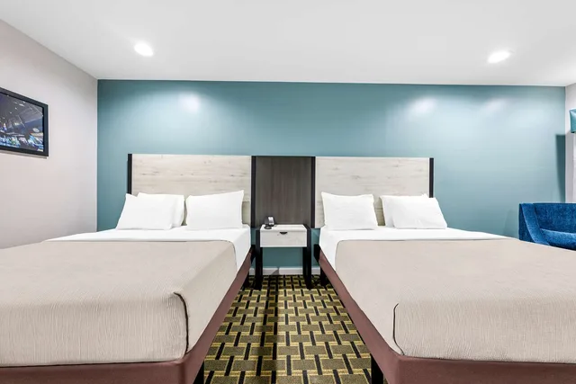 Room, 2 Queen Beds, Smoking, SureStay by Best Western Huntsville University Area 4/6