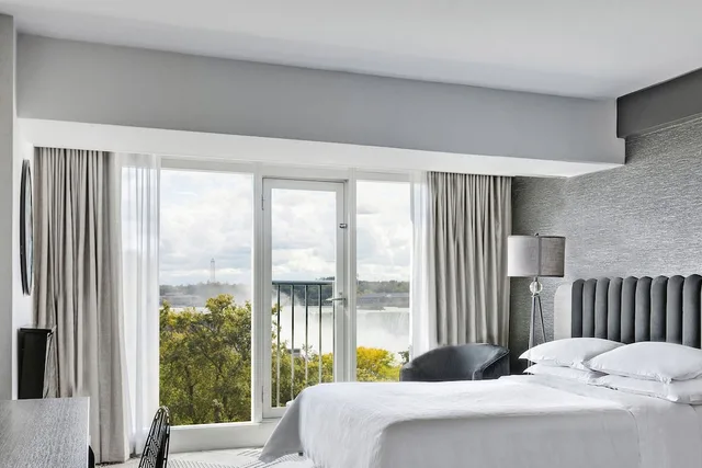 Room, Queen Bed, Us Falls View, Sofa، Sheraton Fallsview Hotel 1/3