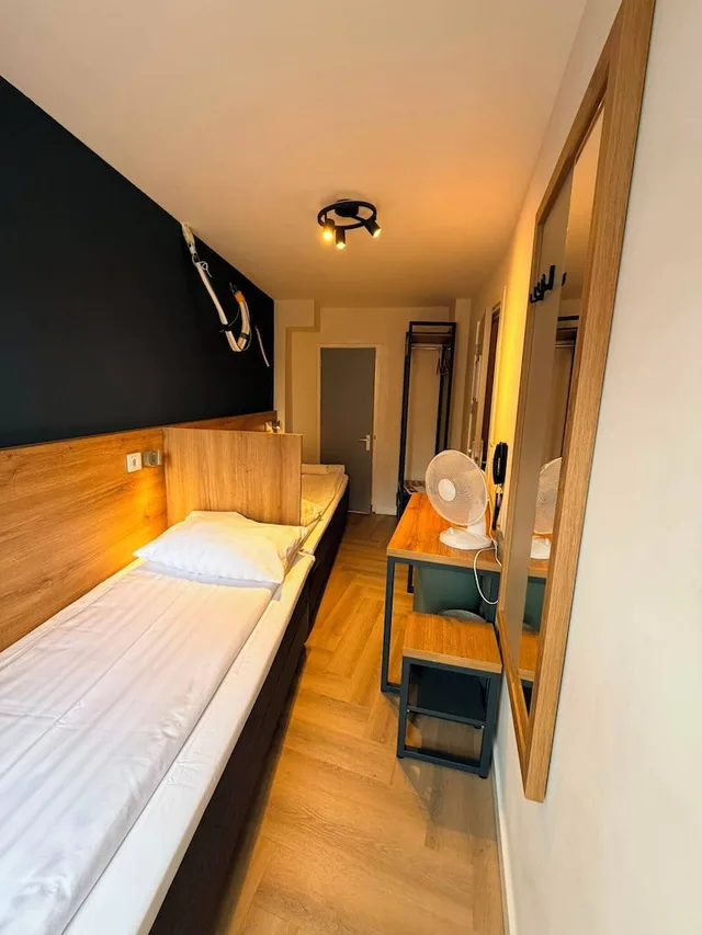 Standard, Twin Beds, Private Bathroom, Continental Hotel 2/10